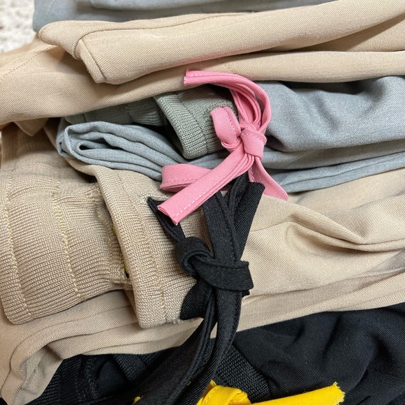 Nursing uniform in solid and bright colors - Picture 8 of 9